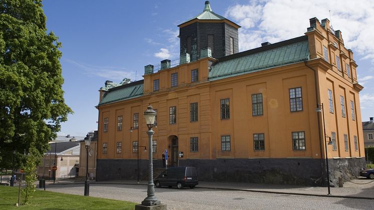 Gamla gymnasiet invigt år 1759. Uppfört efter ursprungliga ritningar av Carl Hårleman. Foto: Lars Sjöqvist/Värmlands Museum