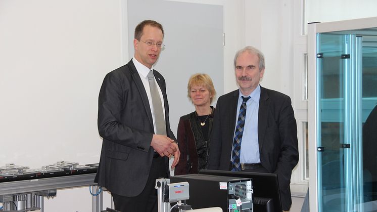 Brandenburgs Wissenschaftsstaatssekretär Martin Gorholt informierte sich am 26. März 2015 über den „Wildauer Weg der dualen Ausbildung“