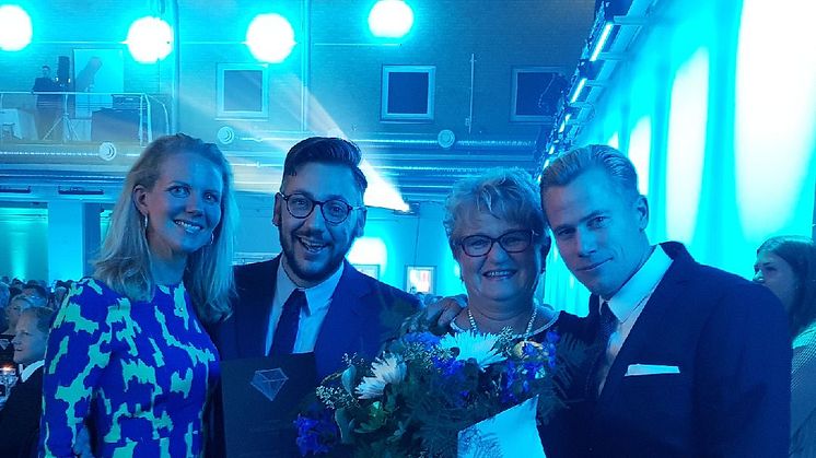 Fr v Louise Lindh, VD på Lundbergs, Muharrem Demirok, Birgitta Ståhl Öckinger, Vallastaden samt Christian Claesson, Regionchef Öst på Lundbergs.