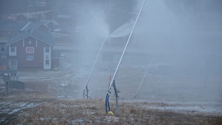 Snökanonerna igång i Hemavan 17/10-2014