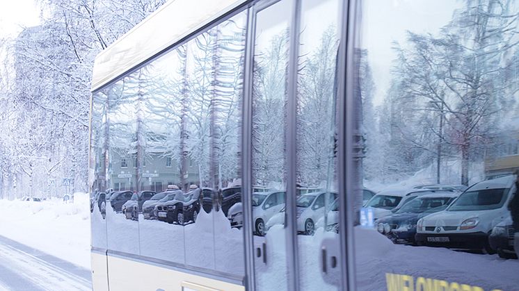 Använd bakre dörren om du åker buss.             Foto: Piteå kommun