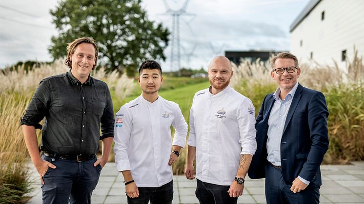 På billedet fra venstre ses Rasmus Vinther (Channel Manager, Arla Pro),  Christian Wellendorff (holdkaptajn), Kristian Nissen Arlet (team manger) og Morten Juul Andersen (CEO, kokkelandsholdet)