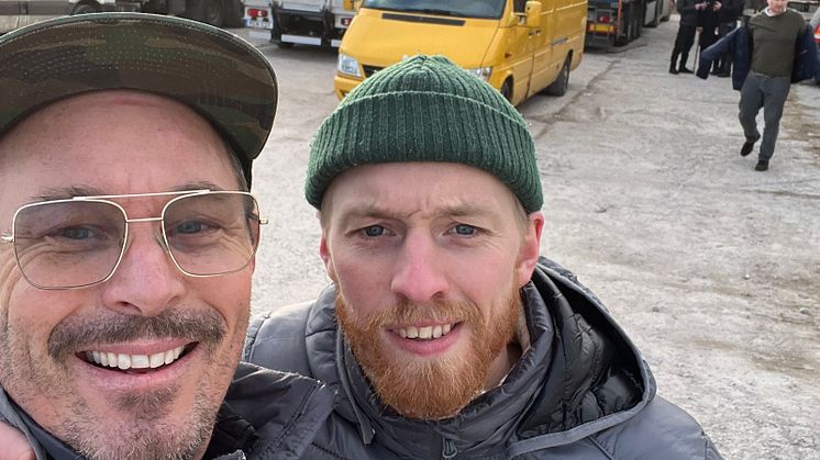 Fredrik Hartman och Carl Schumacher som båda arbetar som mäklare på Erik Olsson i vanliga fall, projektledde och samordnade insamlingen