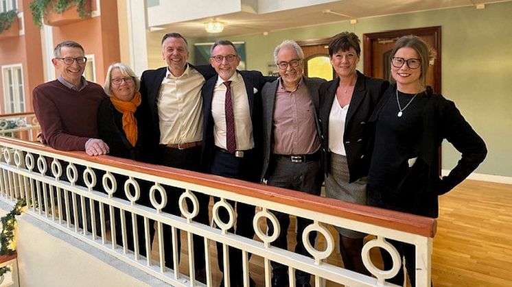 Från vänster: Krister Olsson (Thordénstiftelsen), Marianne Thordén (Thordénstiftelsen), Hans Tiderman (vd Tjörns Sparbank), Mikael Gustafsson (vd Orusts Sparbank), Leif Berndtsson (Thordénstiftelsen), Anna-Lena Edvardsson (vd Sparbanken Tanum)