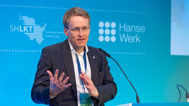 Ministerpräsident Daniel Günther auf der Landeskonferenz "Wärmewende vor Ort"