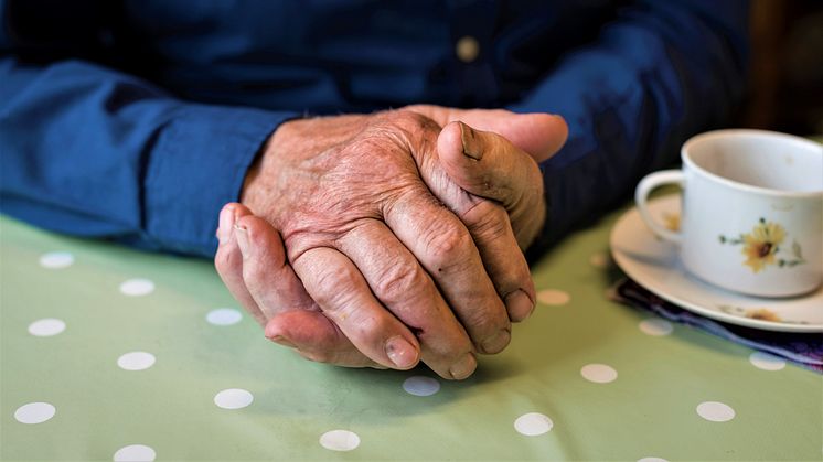 Diakonins månad 2018 fokuserar på ohälsa bland äldre. Foto: Gustaf Hellsing/Ikon.