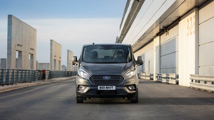 Ford Tourneo Custom ladbar hybrid 2019