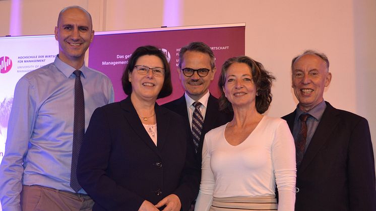 Erfolgreiches HdWM-Team (v.li.): Prof. Özer Pinar, Prof. Wera Hemmerich, Geschäftsführer Wolfgang Dittmann, Katrin Dillinger, Prof. Michael Nagy. Text & Foto: Franz Motzko