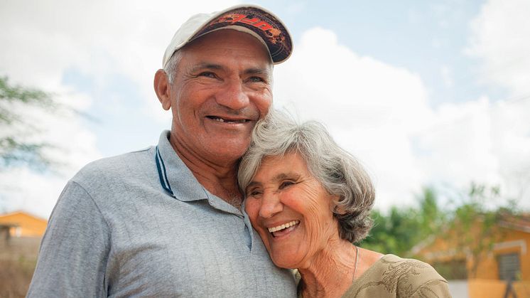 Att lyssna på musik med personlig innebörd kan lindra symptom vid Alzheimers sjukdom. Foto: Pexels. CC0.