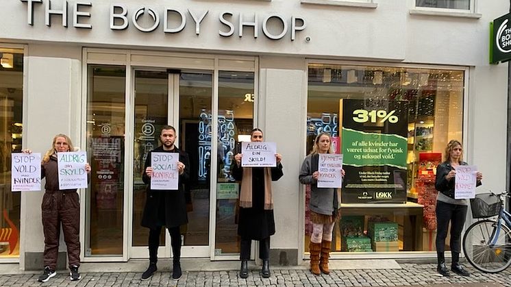 The Body Shop markerede FN’s Internationale Dag for Afskaffelse af Vold mod Kvinder, ved at holde blackout strike i alle deres butikker.
