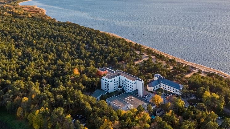 Svenskägda LaSpa är beläget i den djupa tallskogen med havet som närmsta granne. Foto: Kaupo Kalda.