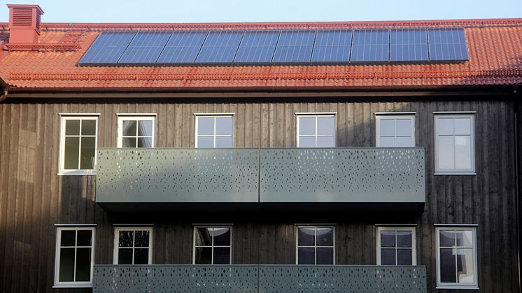 Solceller på Familjebostäders hus på Majstångsgatan i Kungsladugård