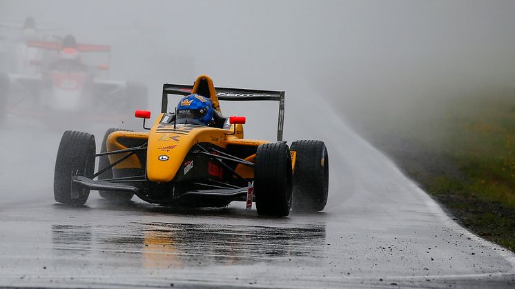 Edward Jonasson trea i Formula STCC Nordic på Gelleråsbanan. Foto: Tony Welam/STCC