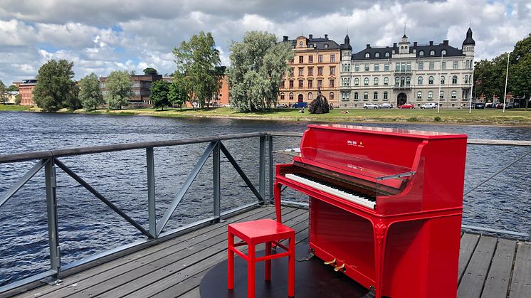 Pop-up-piano för ett lekfullare centrum