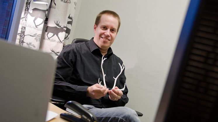 Henrik Nergård, forskare vid Luleå tekniska universitet som tagit fram renhorn för lassotävlingar