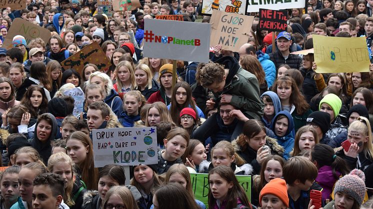 Teknisk museum samler inn materiale fra klimastreik. Her fra skolestreik Bergen FOTO: Alva Førsund/ Natur og Ungdom