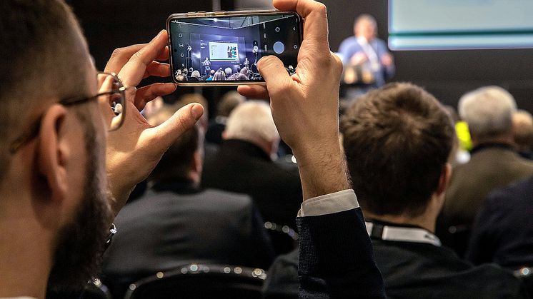 Elbilsmässan eCarExpo på Friends Arena är också Sveriges största diskussionsforum för elbilar och elektrifiering med 20 fria seminarier och föredrag.