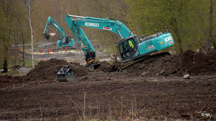 NCC ligger långt efter tidsplanen för Järva begravningsplats, ändå räknar kyrkogårdsförvaltningen med att projektet förbrukar 35 miljoner mer än beräknat 2021. Foto: Merja Louka