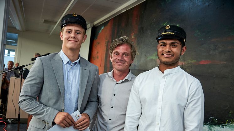 Mads Bøg Jørgensen og Birasith Premanathan fik legaterne for årgangens to højeste gennemsnit. 