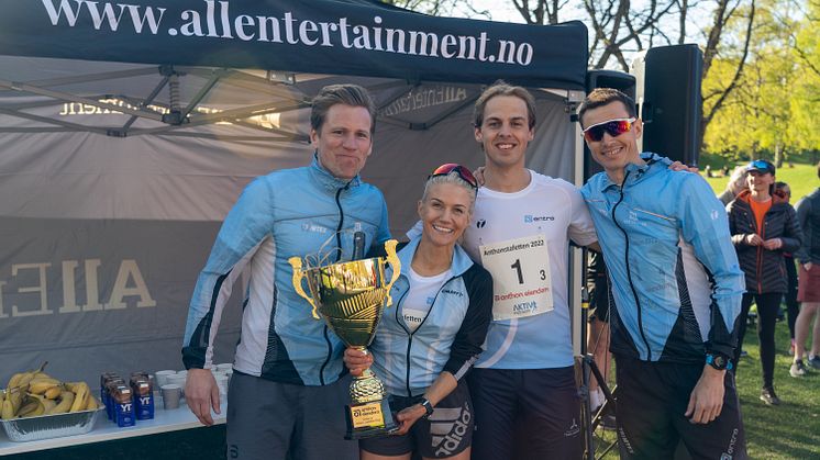 Entras vinnerlag bestående av Simen Hoem Langholt, Ida Rande, Endre Espedal og Espen Kristiansen