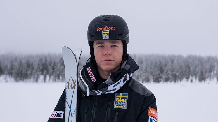 Det var under träningen inför världscupen i Tazawako som Walter hörde en smäll. Foto: Erik Danielsson, Ski Team Sweden Moguls