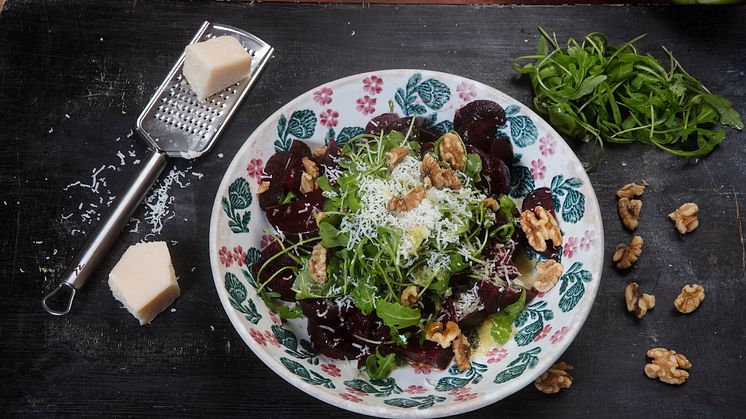 En lättlagad rödbetssallad med italienska smaker som både mättar och ger matglädje! Foto: Linus Hallgren.