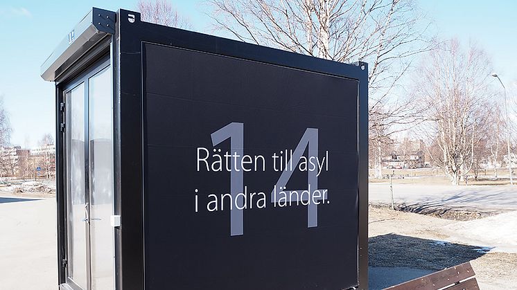 30 kuber runt om i Sverige, där kuberna ska symbolisera en av varje mänsklig rättighet. Eleverna vid varje kubskola tolkar sin rättighet och resultatet resulterar i en lokal utställning och till hösten samlas kuberna i Stockholm. Foto: Marie Öqvist