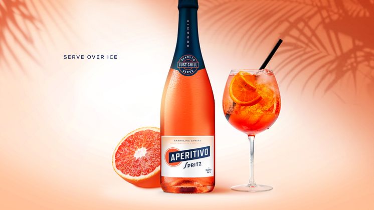 Sugen på en frisk sommardrink? Prova en ekologisk Aperitivo Spritz med mycket is. 