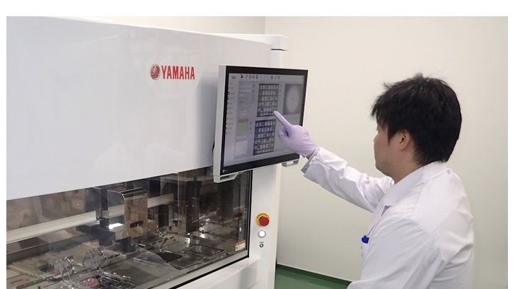 Utilizing Yamaha’s ultra-high speed and high-precision pick and place surface mounter technology, the CELL HANDLER™ features newly developed pick and place technology as well as image capture and processing technology adapted to handle smaller, more 