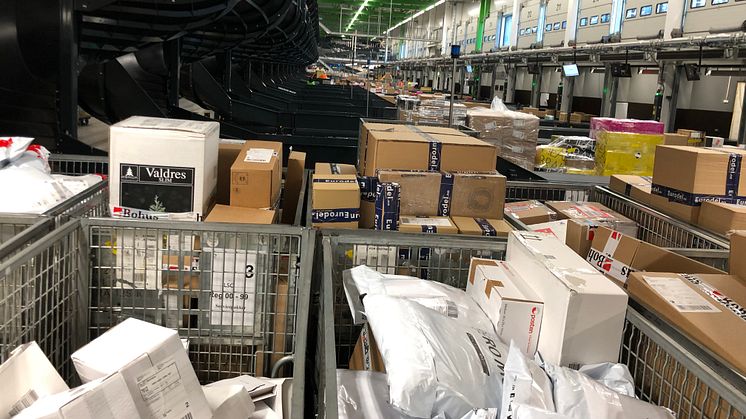 På Posten og Brings Logistikksenter Oslo sorteres rundt 200.000 pakker daglig.