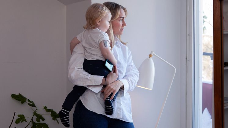 Nathalie Ringwall med sonen Vicent som insjuknade i typ 1-diabetes när han bara var 11 månader. Foto: Michael Mclain.