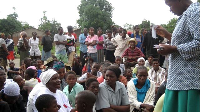 SOS-Barnbyar delar ut vattenreningstabletter i Zimbabwe