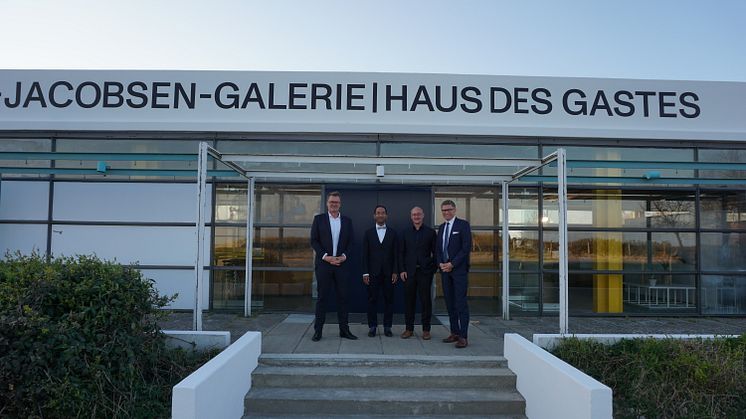 Eröffnung der Arne Jacobsen Ausstellung in Burgtiefe auf Fehmarn (v.l.n.r. Jesper Schou-Knudsen, Jan Dimog, Hendrik Bohle, Oliver Behncke © Tourismus-Service_Fehmarn_Sina_Schweyer