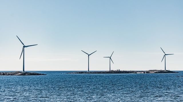 Regeringen föreslår minskade anslutningsavgifter för havsbaserad vindkraft
