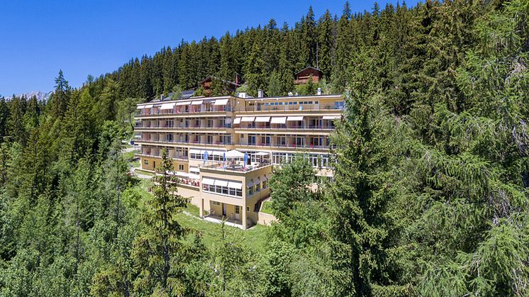 Mit Panorama-Terrasse: die Jugendherberge Crans-Montana „Bella Lui“, Wallis