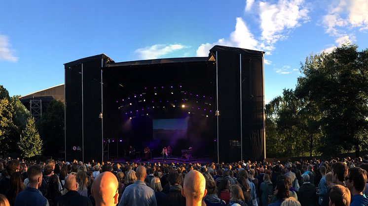 Øyafestivalen i Oslo har fått ekstra mobilkapasitet når tusenvis av musikkglade mennesker ankommer Tøyenparken. Foto: Tormod Sandstø