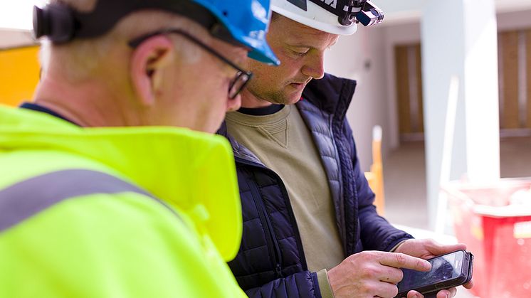 I partnerskap med Teamhub har Hogia utvecklat stöd för automatisk uträkning av tid-, ackords- och resultatlön samt lärlingslön enligt lönebestämmelser i Byggavtalet.