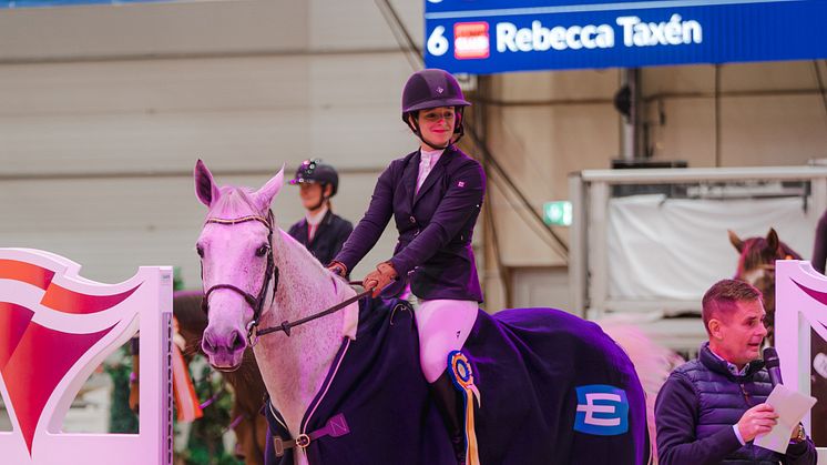 Cirkeln är sluten- Swedish Select Horse Sales stoet Ikarla SW tar hem segern i Equality Line Rising Star Silver tillsammans med Sophie Wilhelmsson
