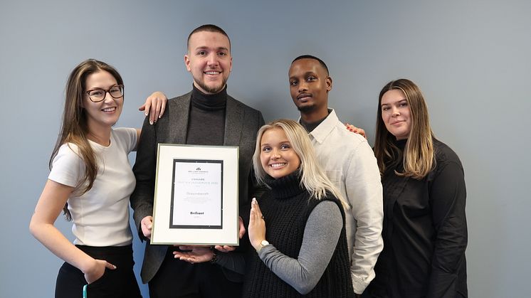 Daniella, Mustafa, Emilia, Dino och Anna är några i teamet på Öresundskrafts prisade kundcenter. Foto: Ida Nordlund.