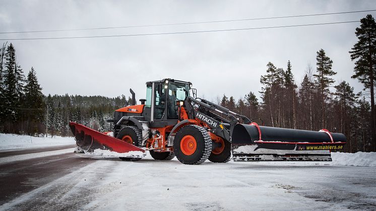 Hitachin kraftfull snöröjare på Dala-vägarna