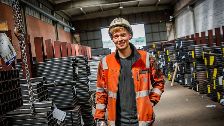 Mikkel Kjær arbejder som lager- og logistikoperatør. foto // Ulrik Burhøj Jepsen