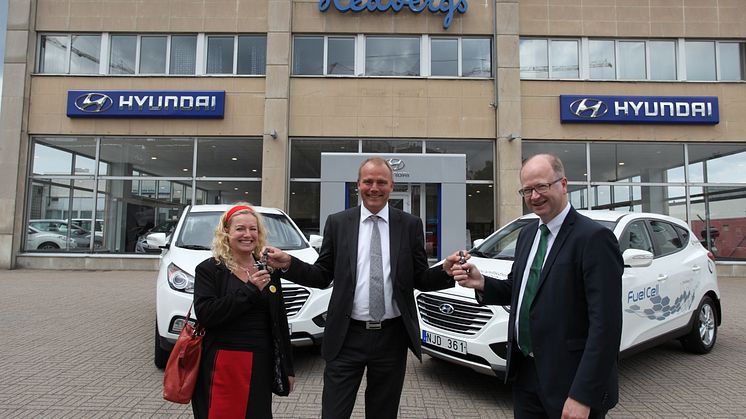 Hyundai har levererat de första bränslecellsbilarna i Sverige
