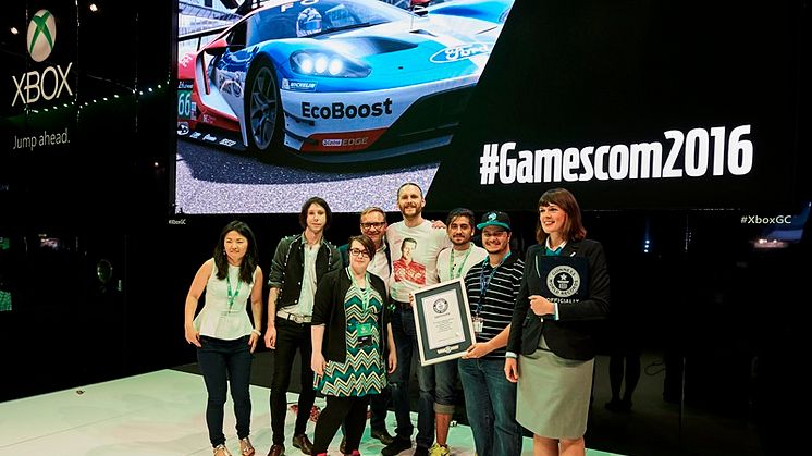 Új csúcs a GUINNESS WORLD RECORDS™ történetében: a játékosok 48 órán át versenyeztek a Forza Motorsport 6 videojáték Le Mans-i pályáján!
