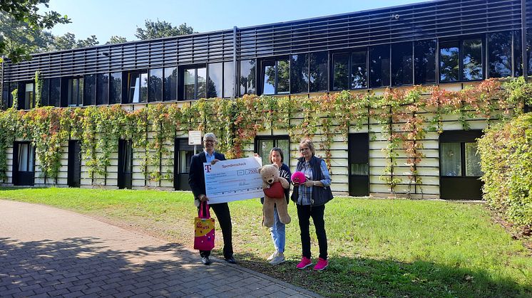 Alexander Vogler (Leiter Technik NL Ost), Kerstin Stadler (Bärenherz) und Karin Tobel (Betriebsrat)