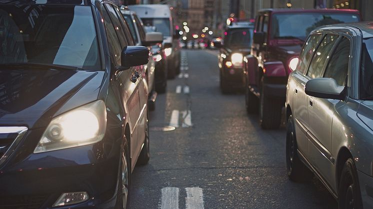 Både antal nyregistrerade bilar och trafikarbetet ökade under 2016 i Sverige. En utveckling som inte går i linje med målet om en fossiloberoende fordonsflotta till år 2030. 