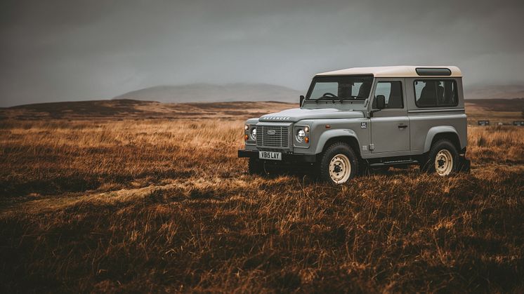 LAND ROVER CLASSIC DEFENDER WORKS V8 ISLAY EDITION 07