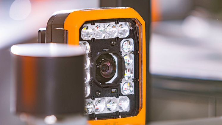 B&R Smart Kamera gör det enkelt att kombinera flera Vision funktioner i realtid.
