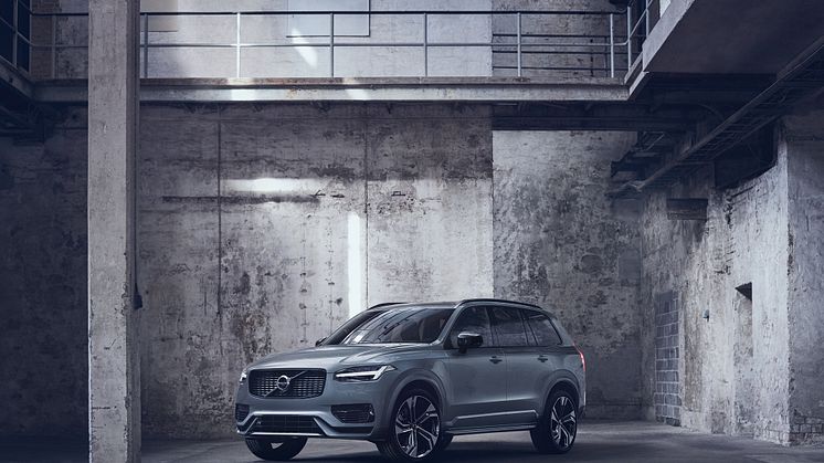 XC90 RECHARGE.jpg