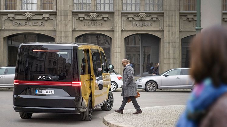 Volkswagen-koncernens MOIA presenterar koncept med världens första elbil för samåkning