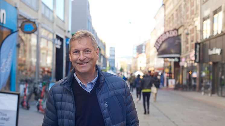 En gledens dag! Adm.dir. Bjørn Næss er glad for at butikker og kjøpesentre i Oslo igjen kan åpne dørene!